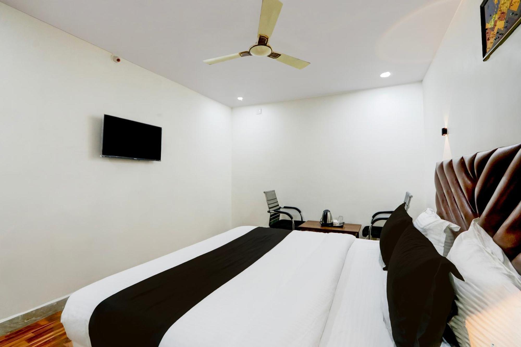 Hotel O Rms Grand Patancheru Bagian luar foto