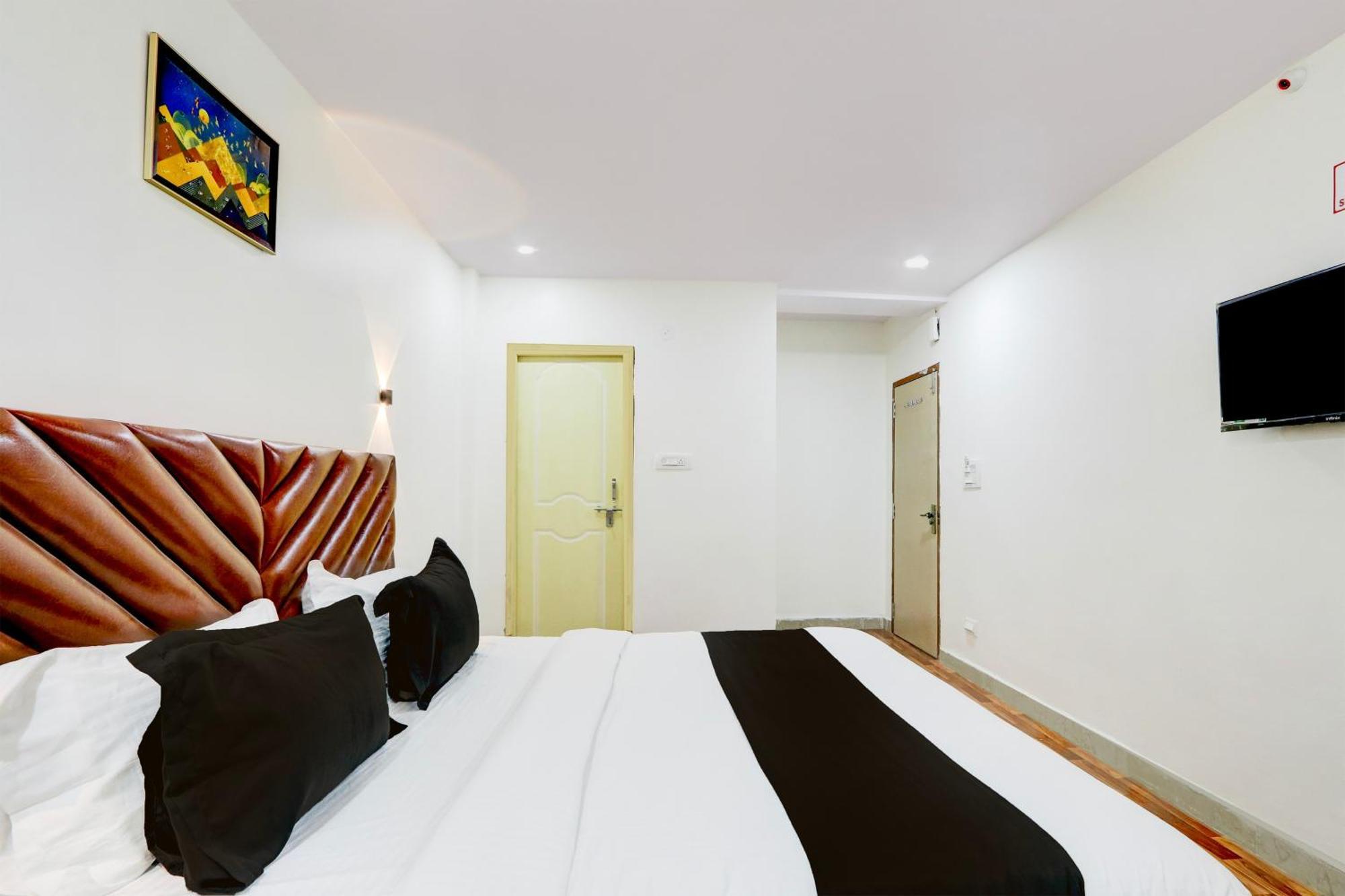 Hotel O Rms Grand Patancheru Bagian luar foto